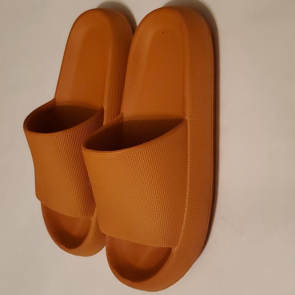 Cozi slides womens size 9. Super comfort, lightweight and waterproof. Tangerine. - Picture 3 of 5
